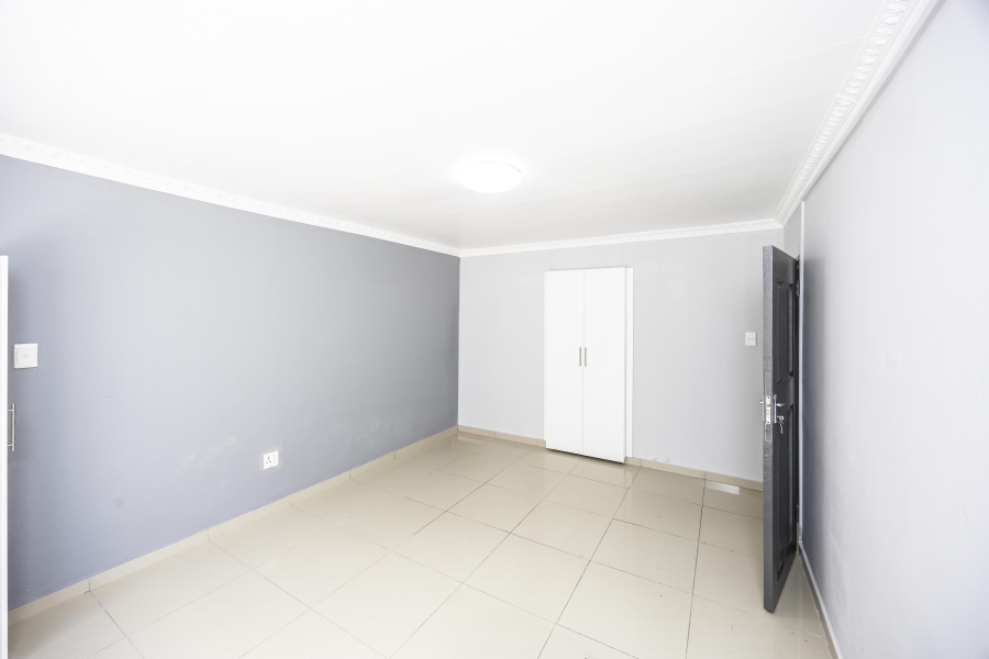 5 Bedroom Property for Sale in Sunnyridge Eastern Cape